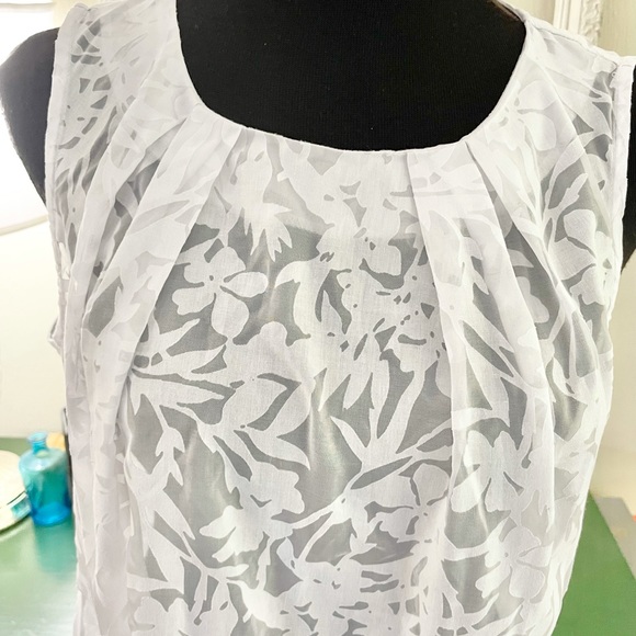 Sweet Liz Claiborne Blouse - Picture 3 of 7